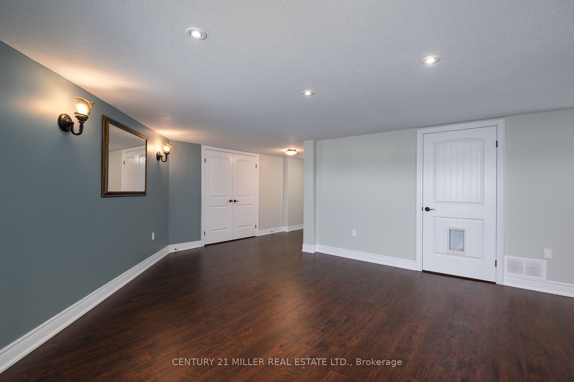 100 Chesswood Tr