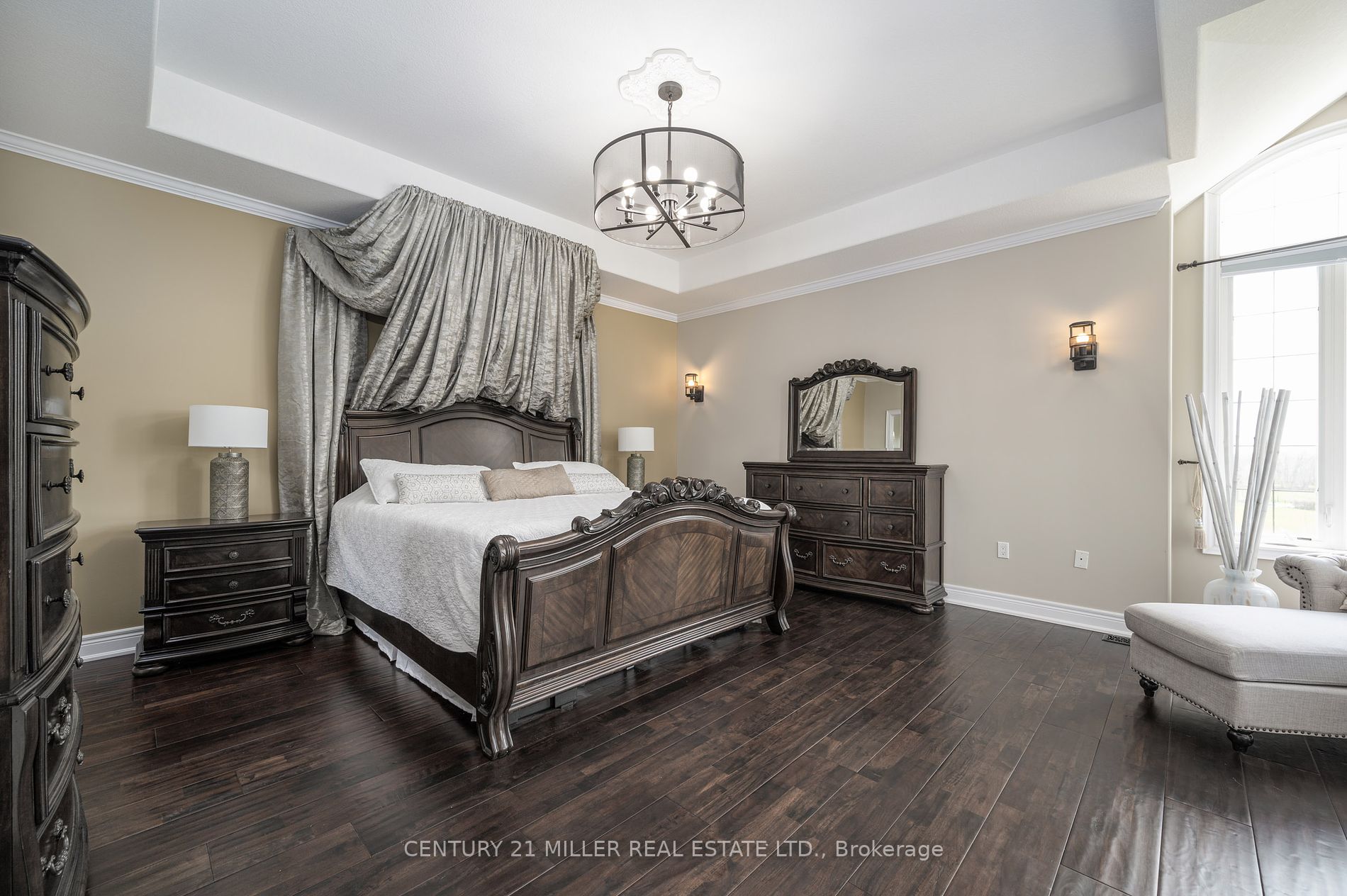 100 Chesswood Tr