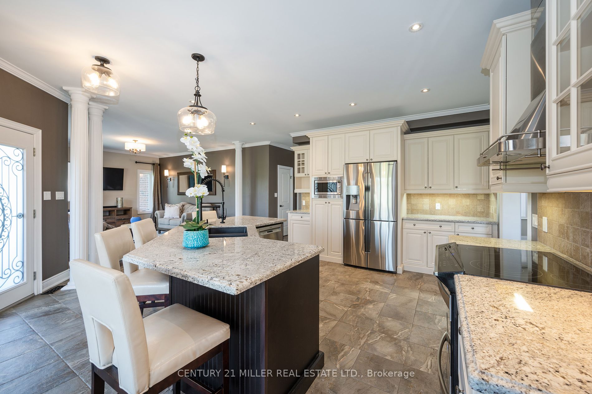100 Chesswood Tr