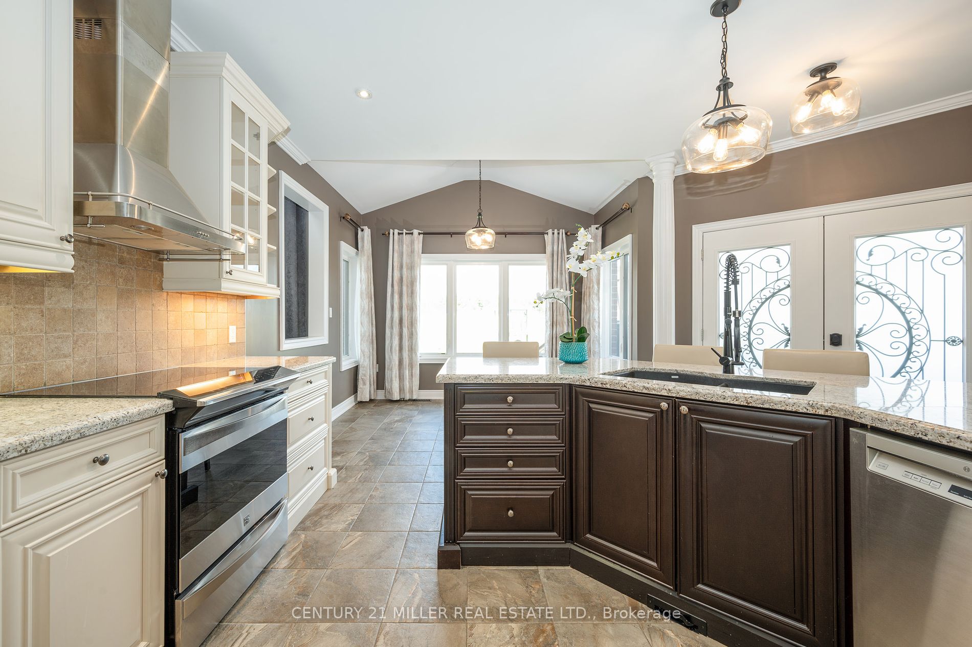 100 Chesswood Tr
