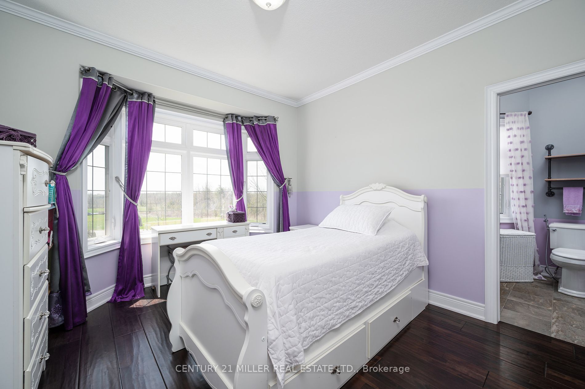 100 Chesswood Tr