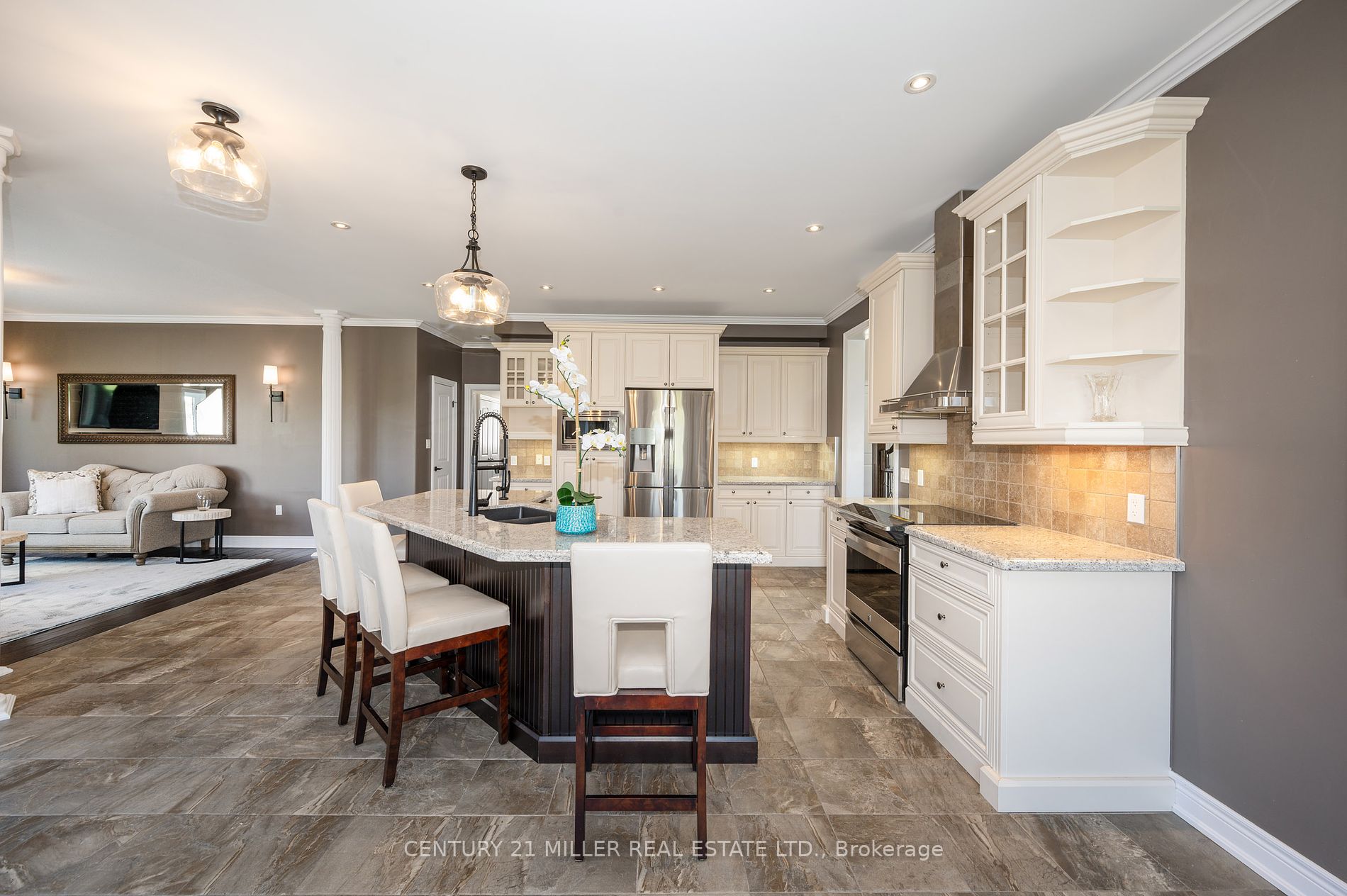 100 Chesswood Tr