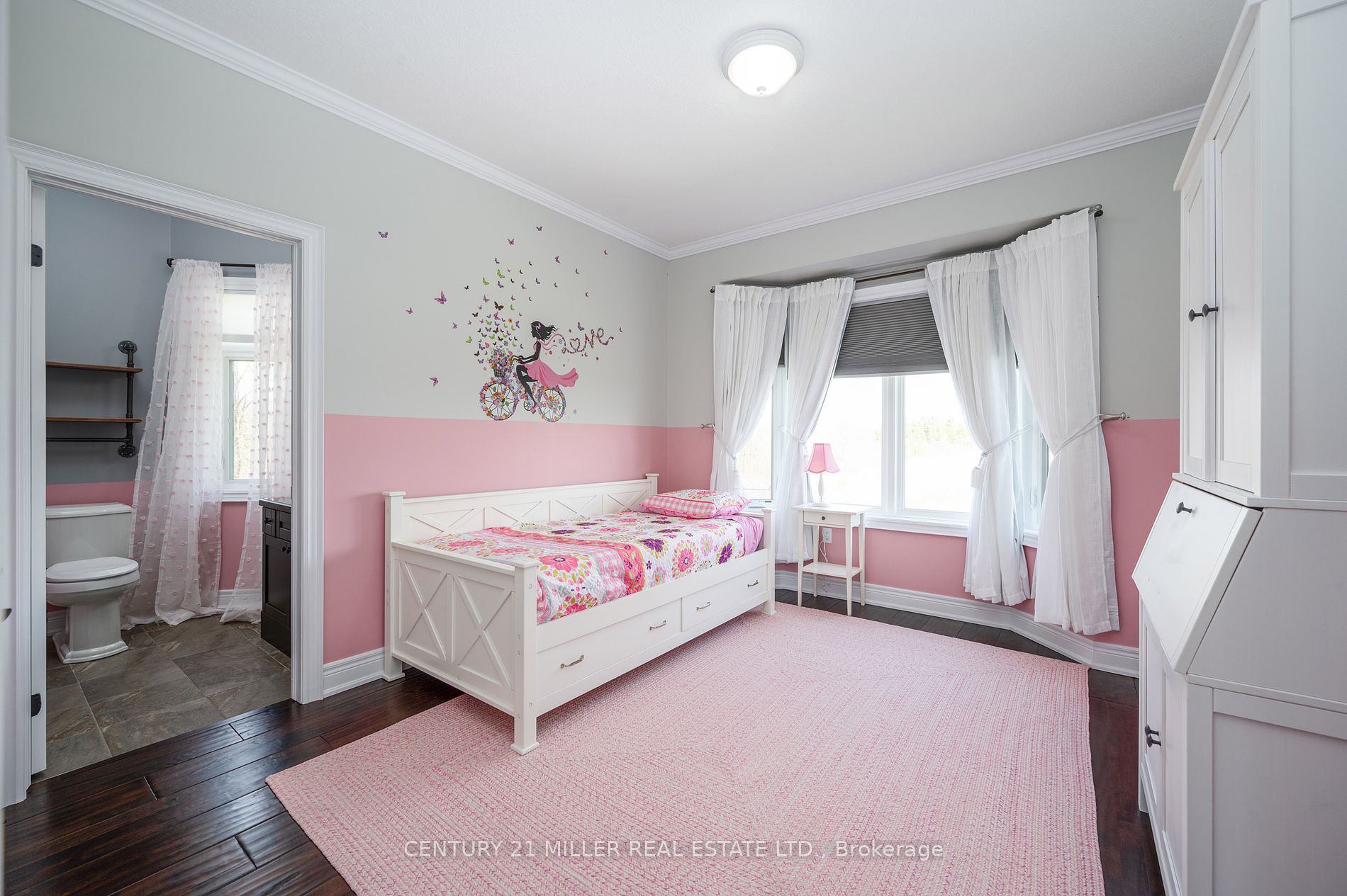 100 Chesswood Tr