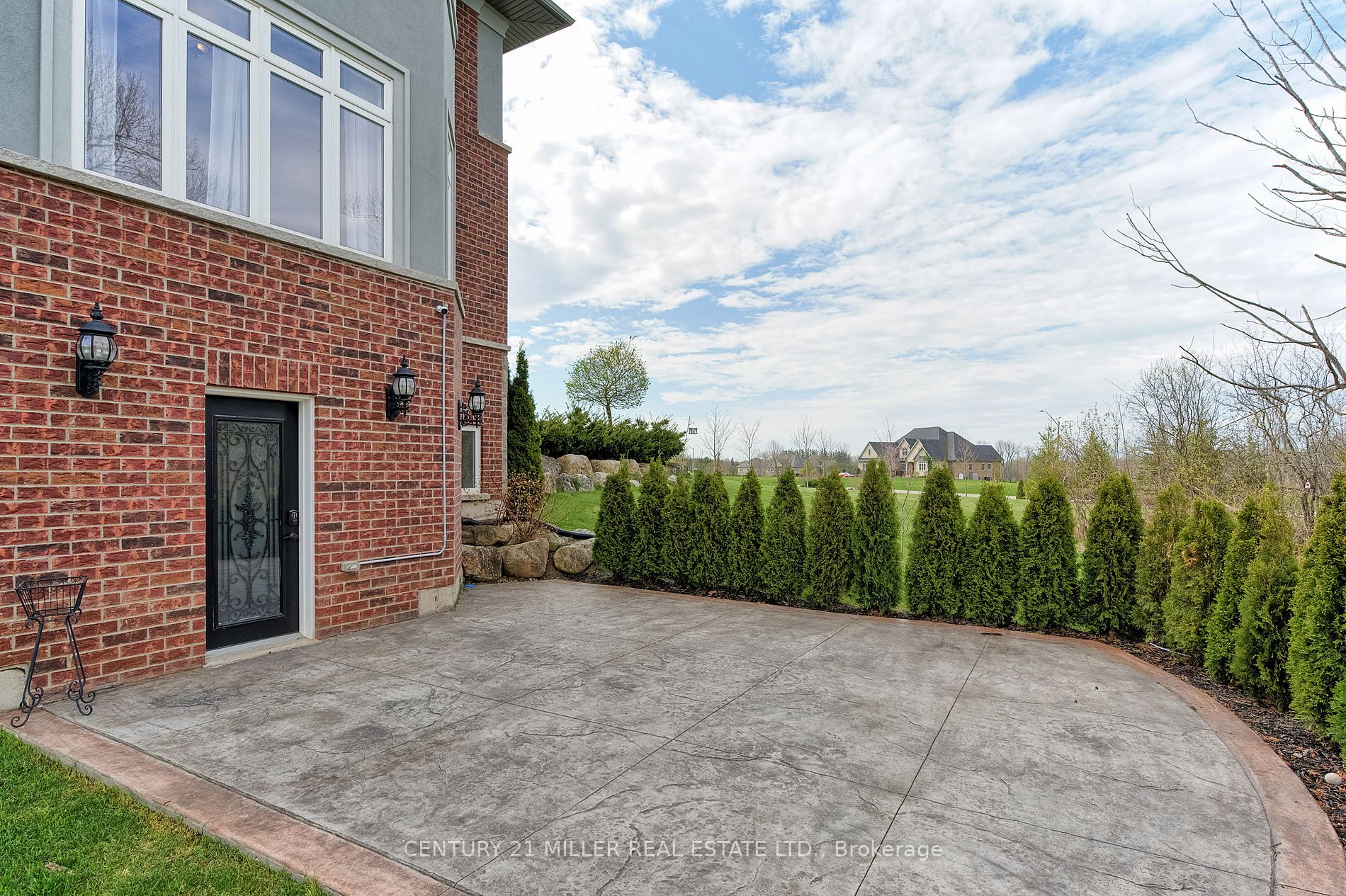 100 Chesswood Tr