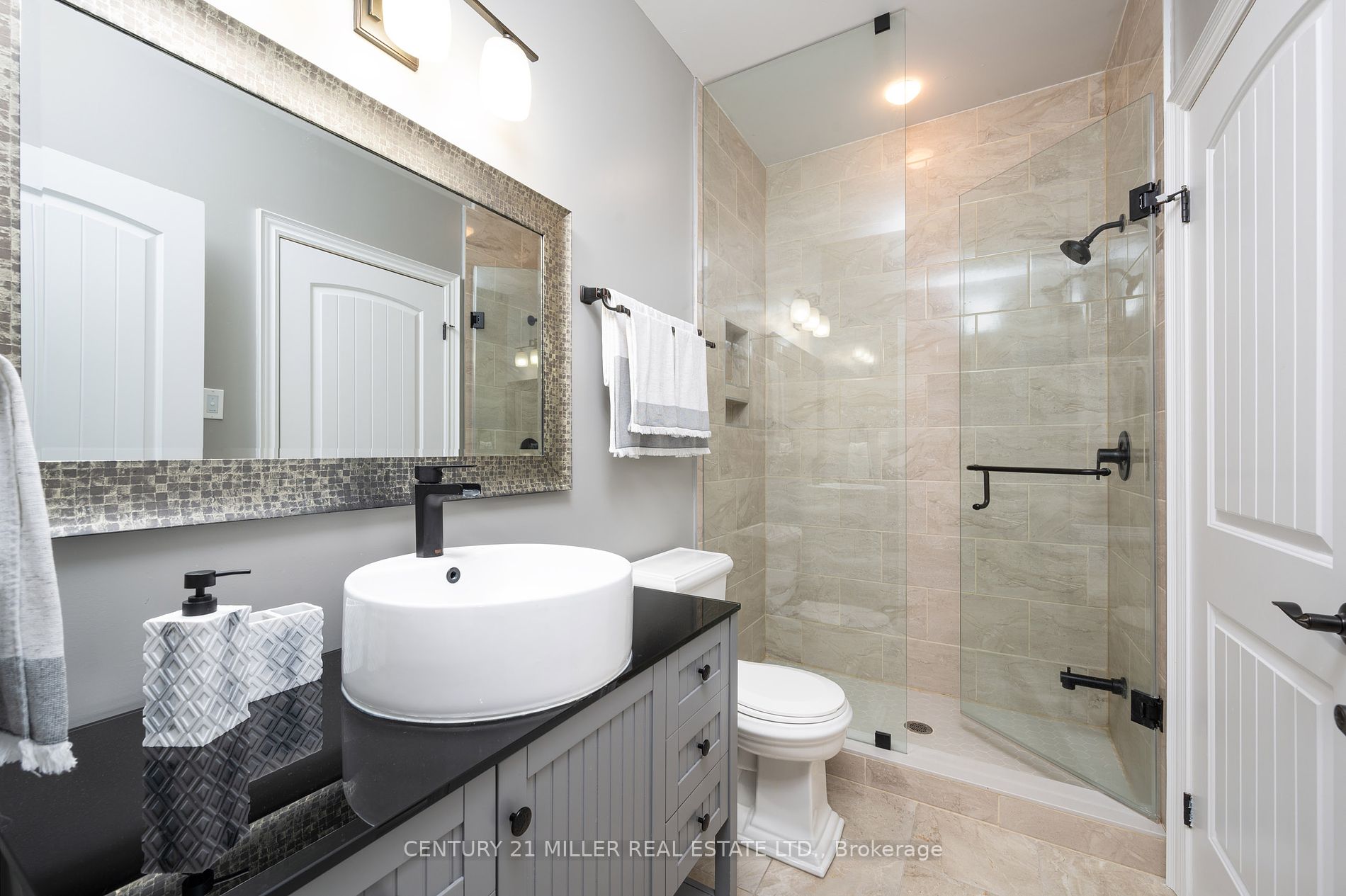 100 Chesswood Tr