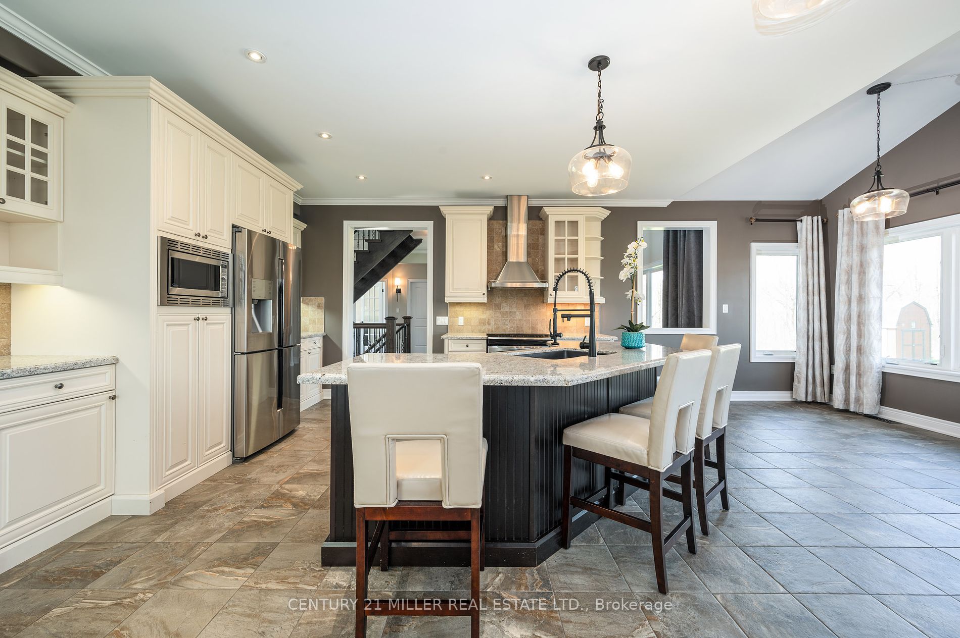 100 Chesswood Tr