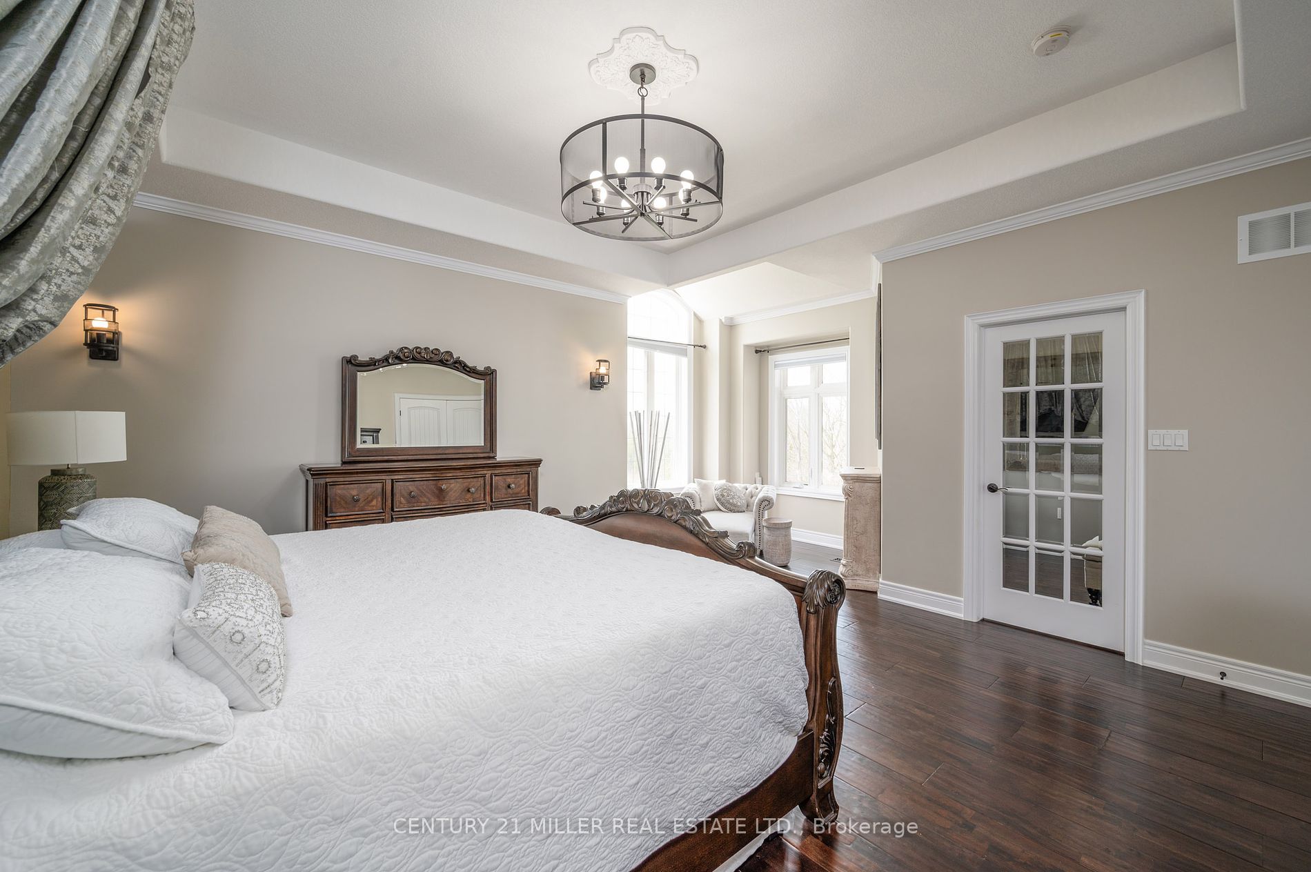 100 Chesswood Tr