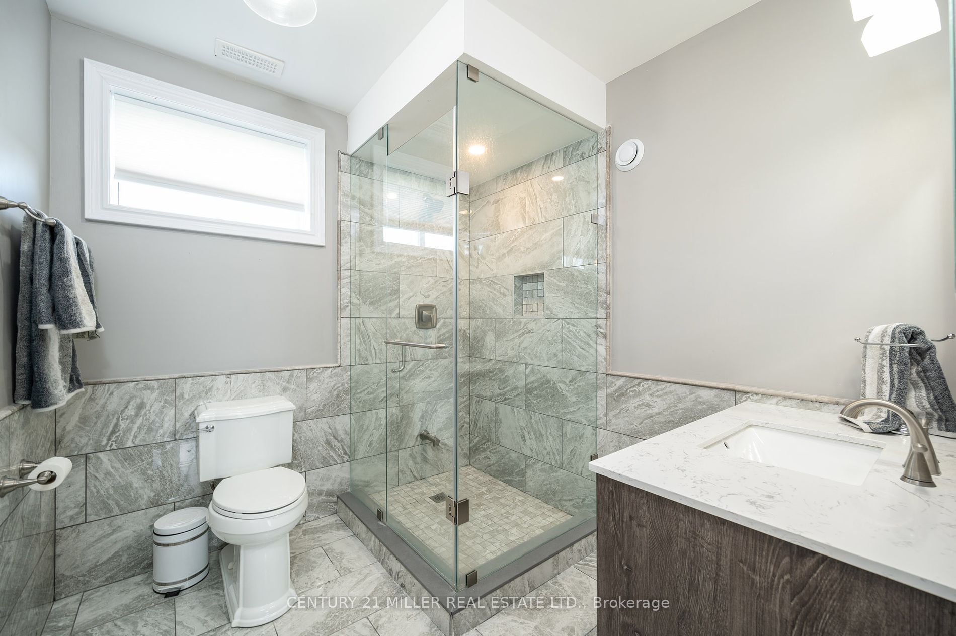 100 Chesswood Tr