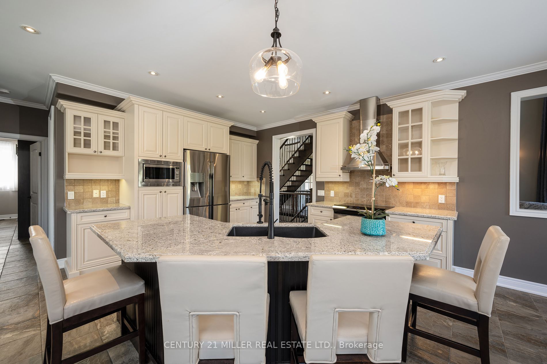 100 Chesswood Tr