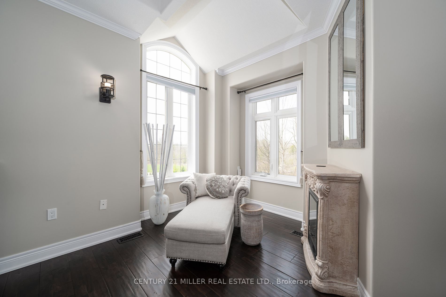 100 Chesswood Tr