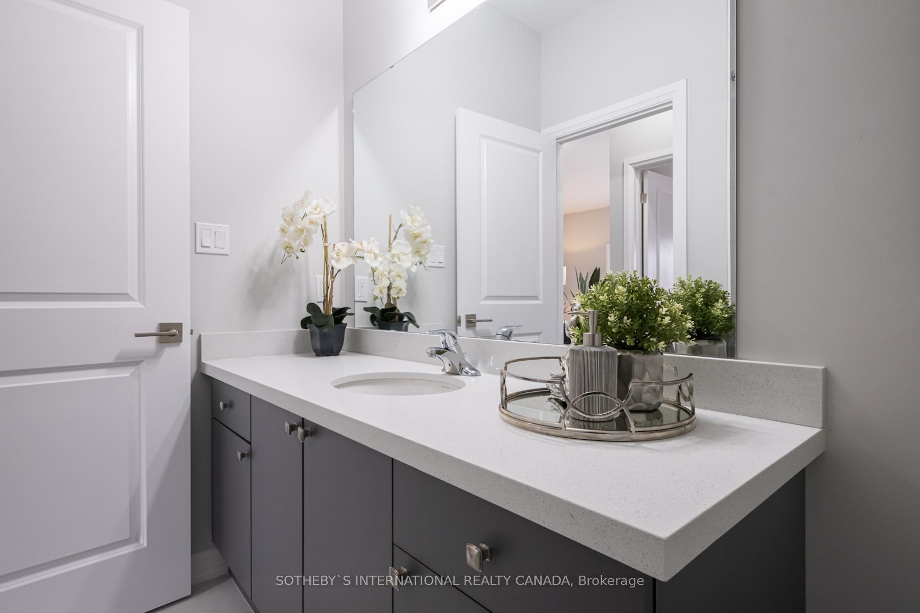 550 GREY Street #52