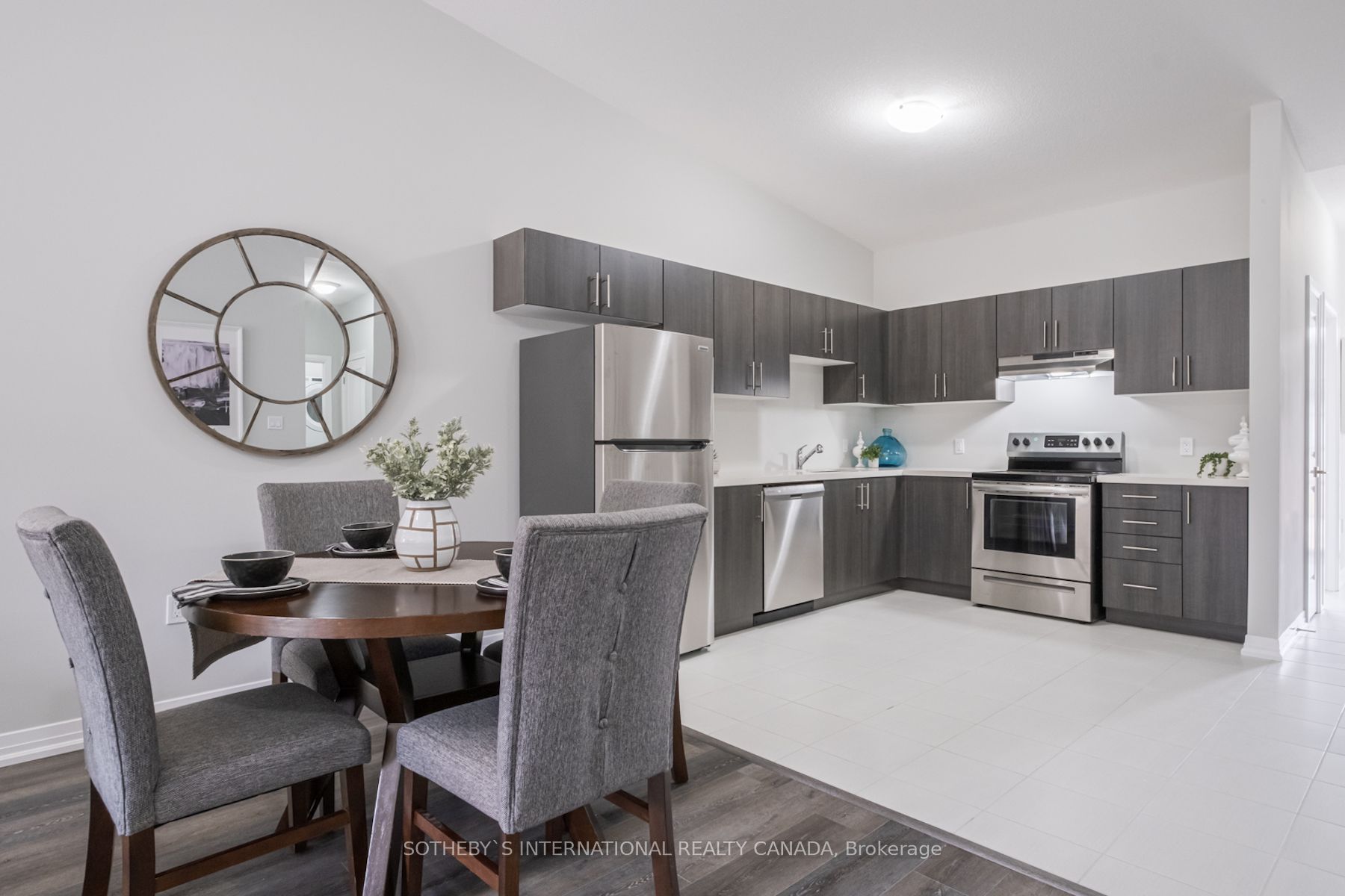 550 GREY Street #52
