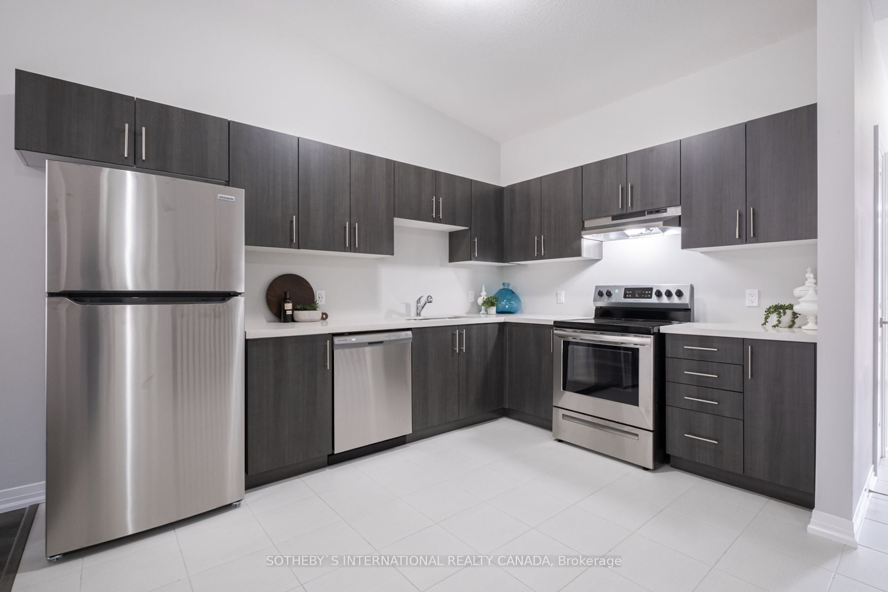 550 GREY Street #52