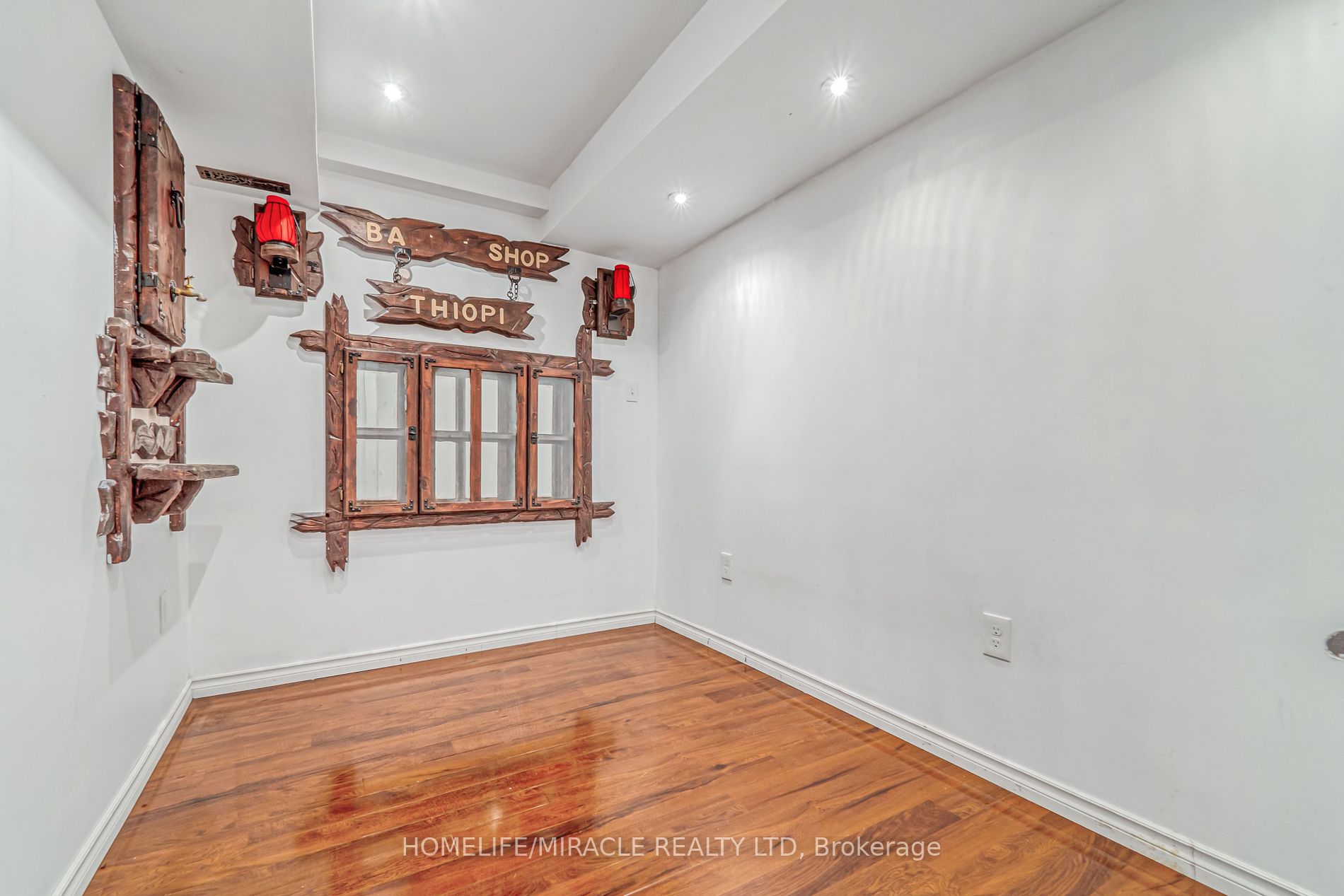 82 Trowbridge Street