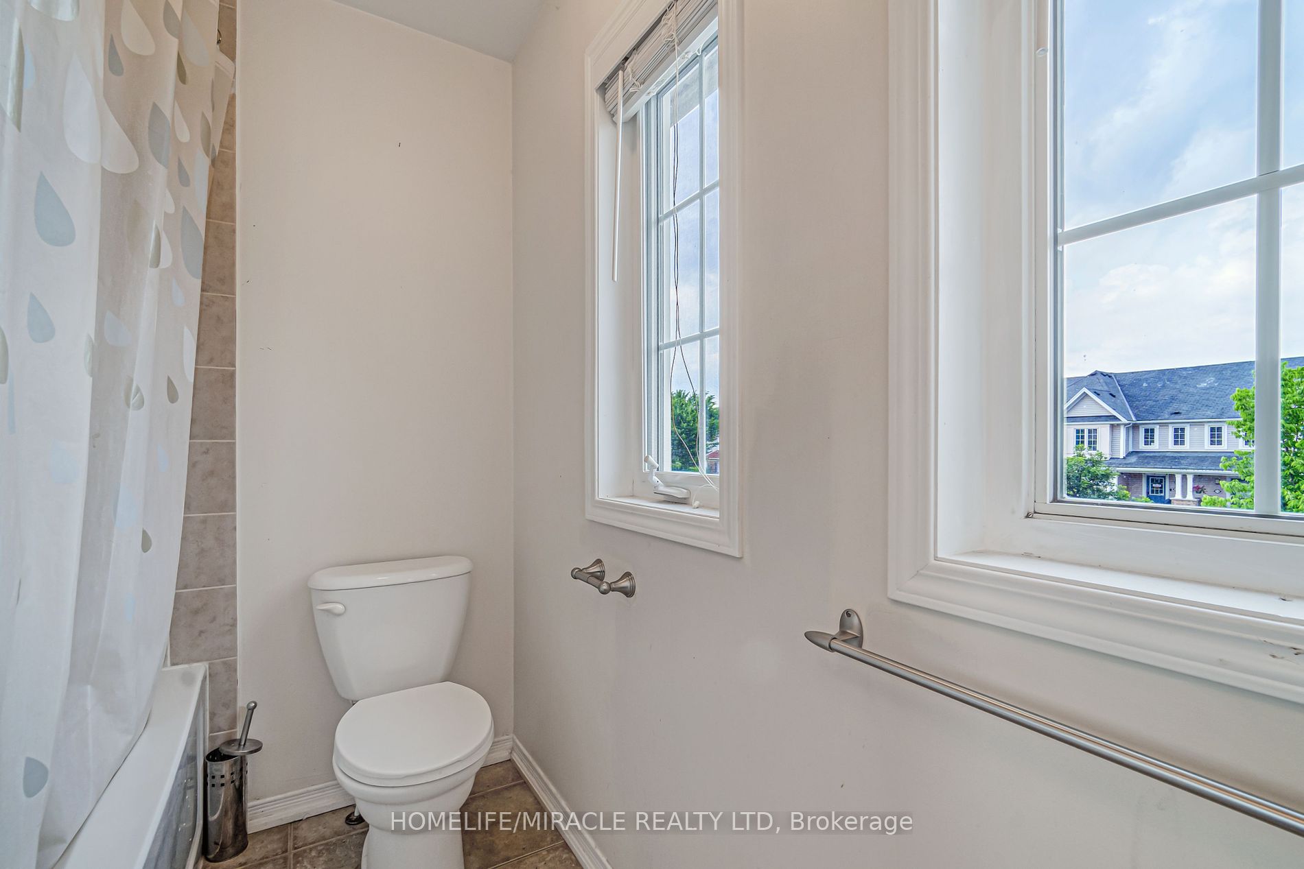 82 Trowbridge Street