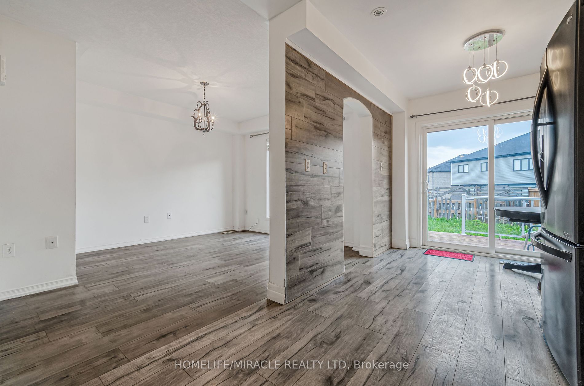 82 Trowbridge Street