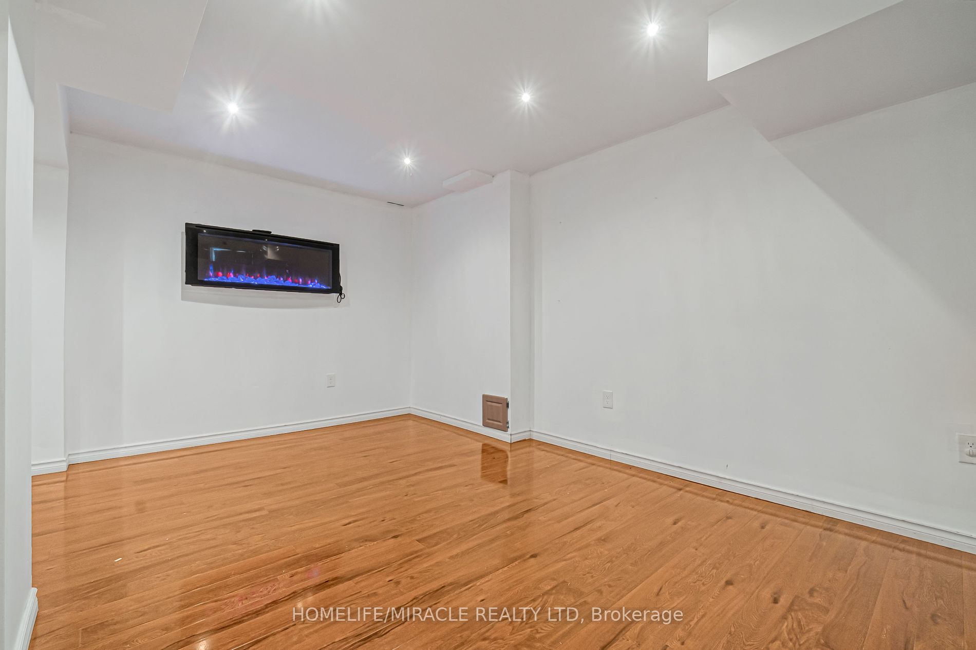 82 Trowbridge Street