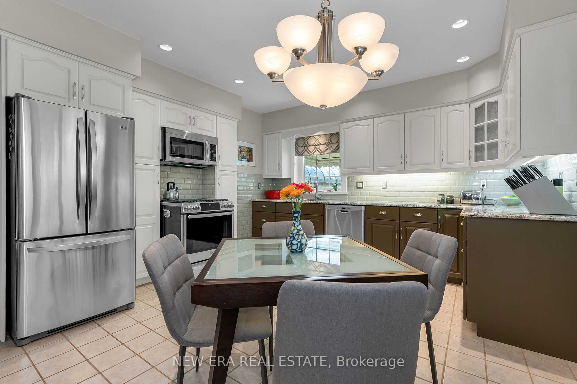 16 Nelles Blvd