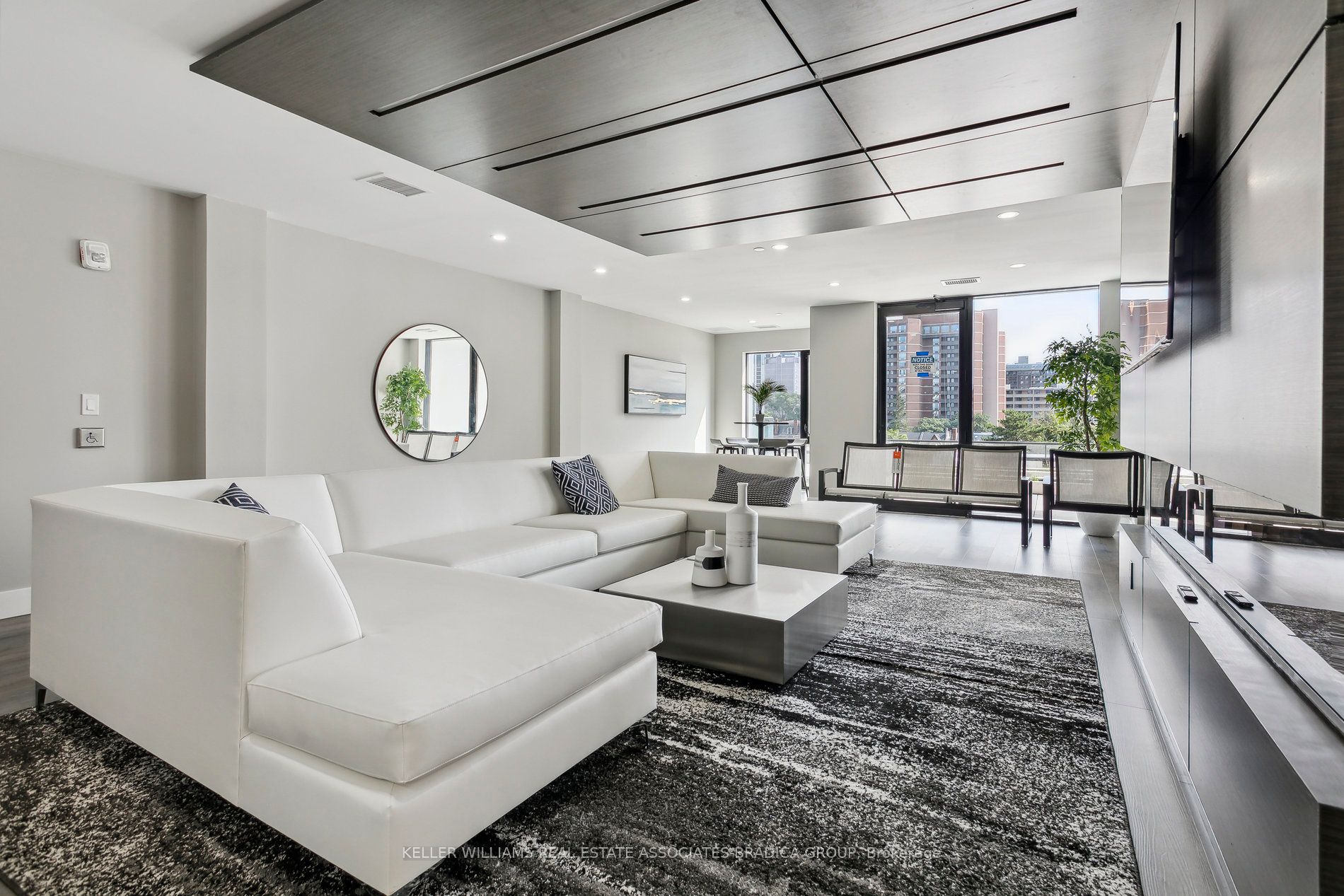 15 Queen St S, #1507