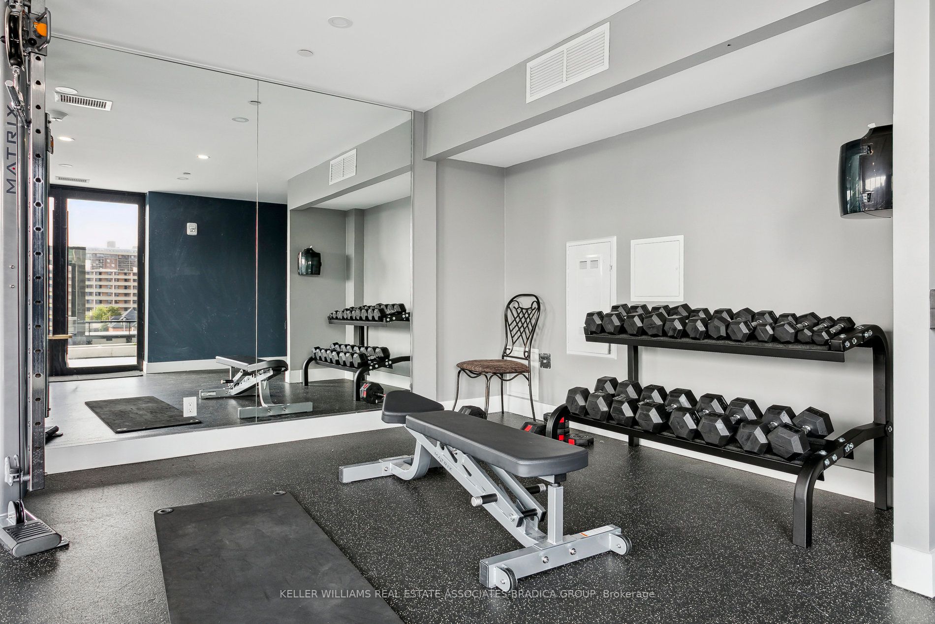 15 Queen St S, #1507