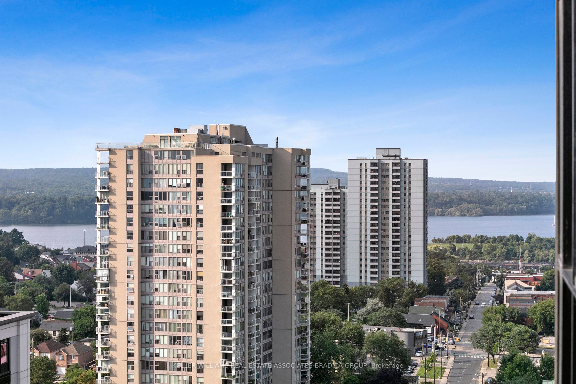 15 Queen St S, #1507