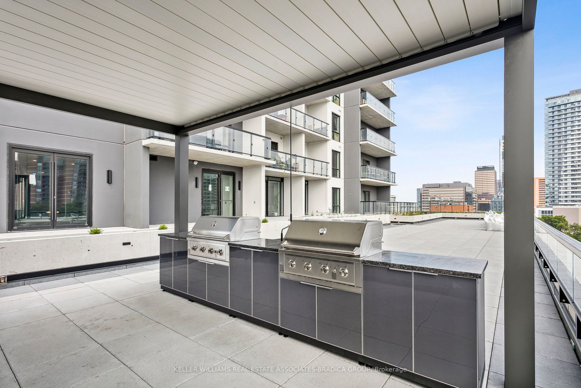 15 Queen St S, #1507