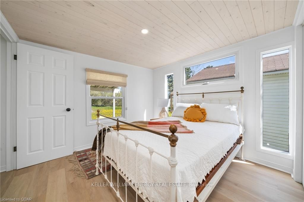 5062 Long Point Rd