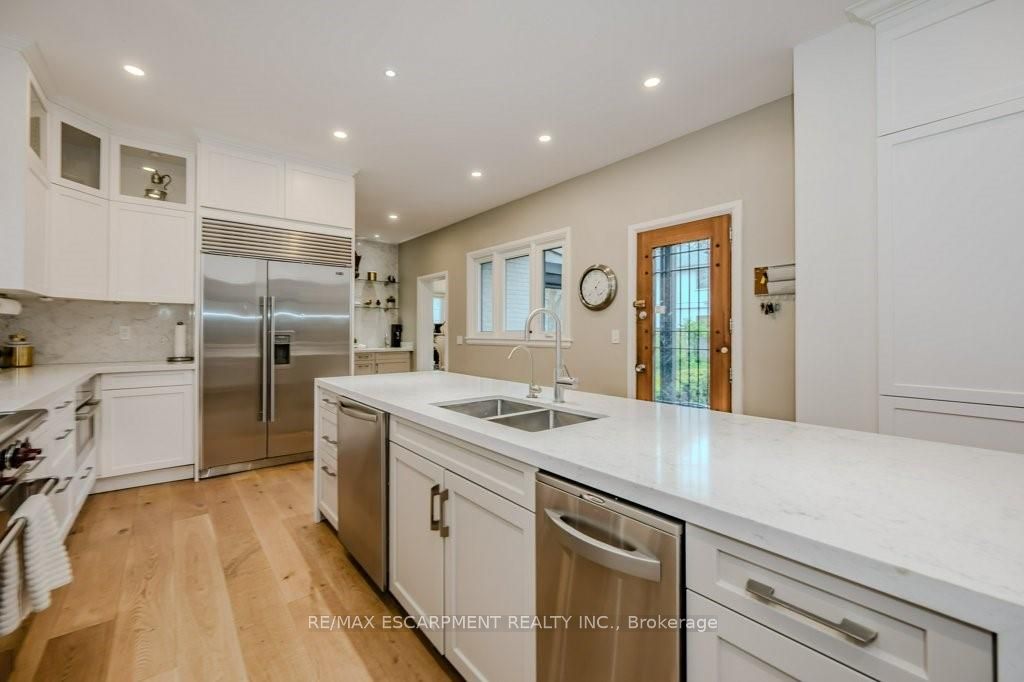 180 Concession St