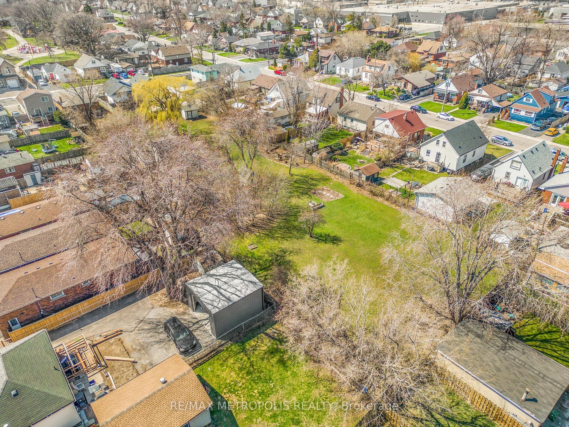 719 Knox Ave