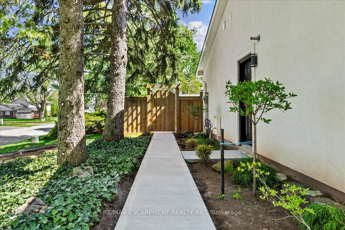 83 Dorchester Dr