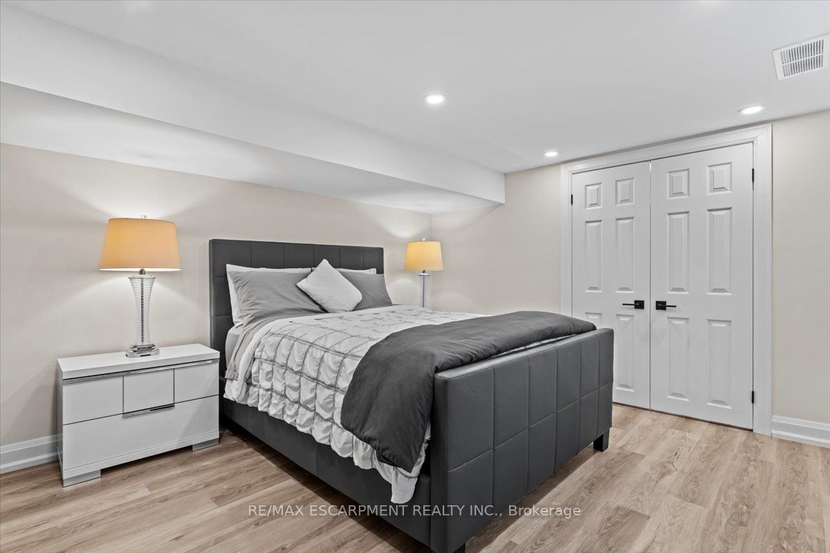 83 Dorchester Dr
