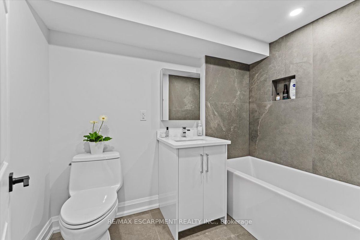 83 Dorchester Dr