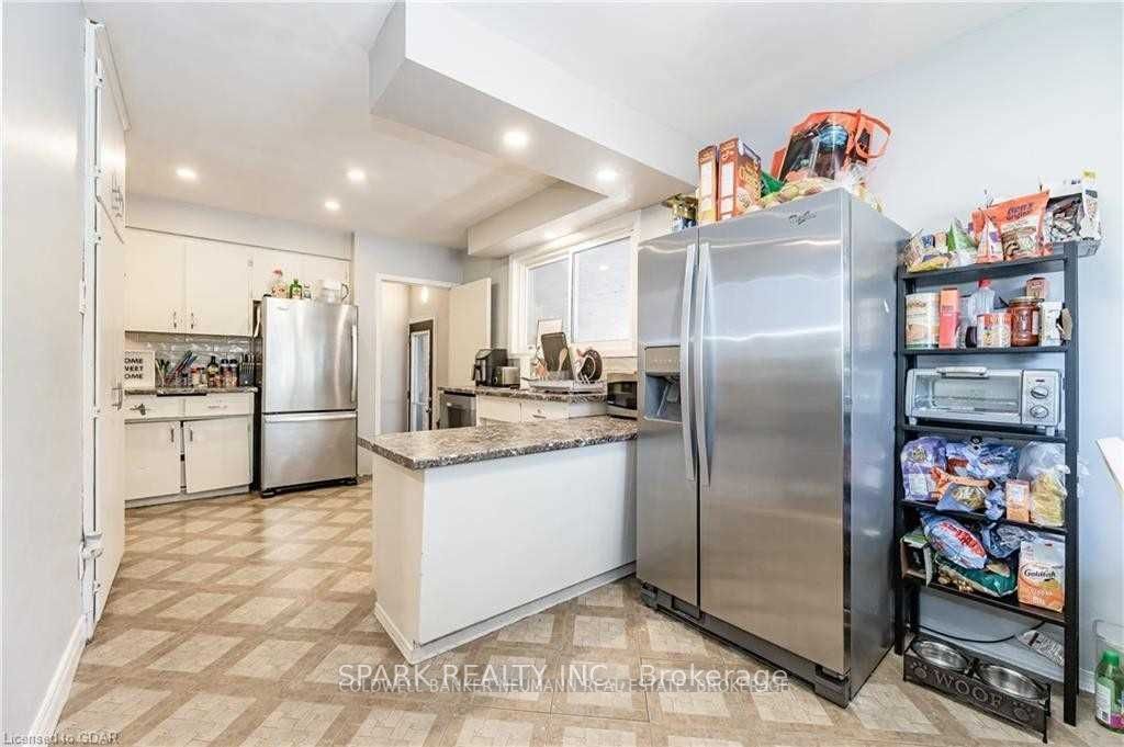 7 Cardill Crescent