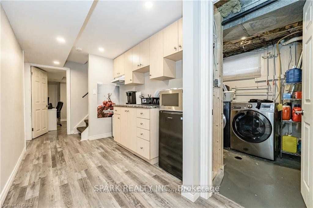 7 Cardill Crescent