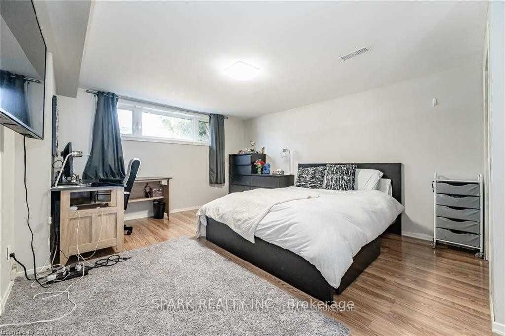 7 Cardill Crescent