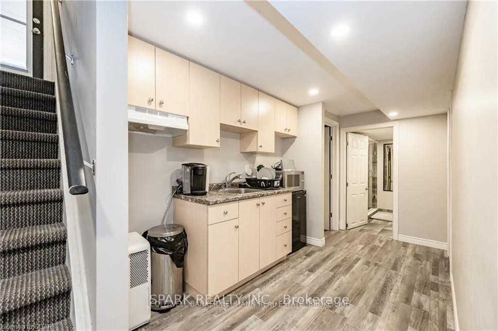7 Cardill Crescent
