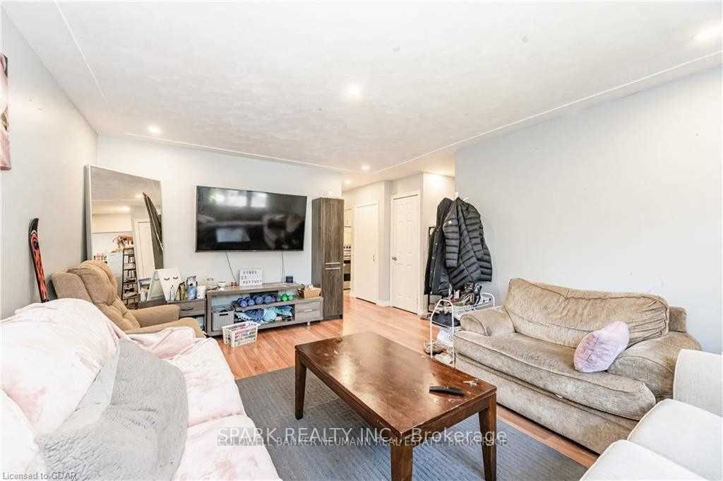 7 Cardill Crescent
