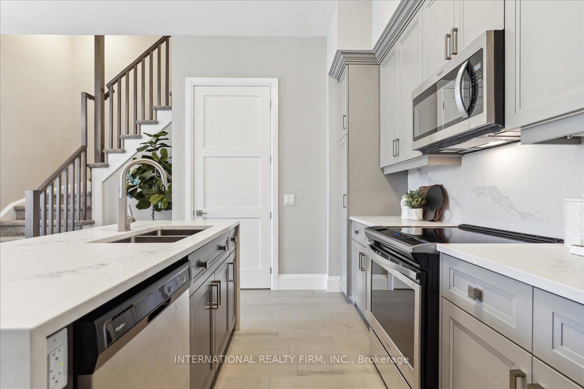 73 Arthur Street S, #101
