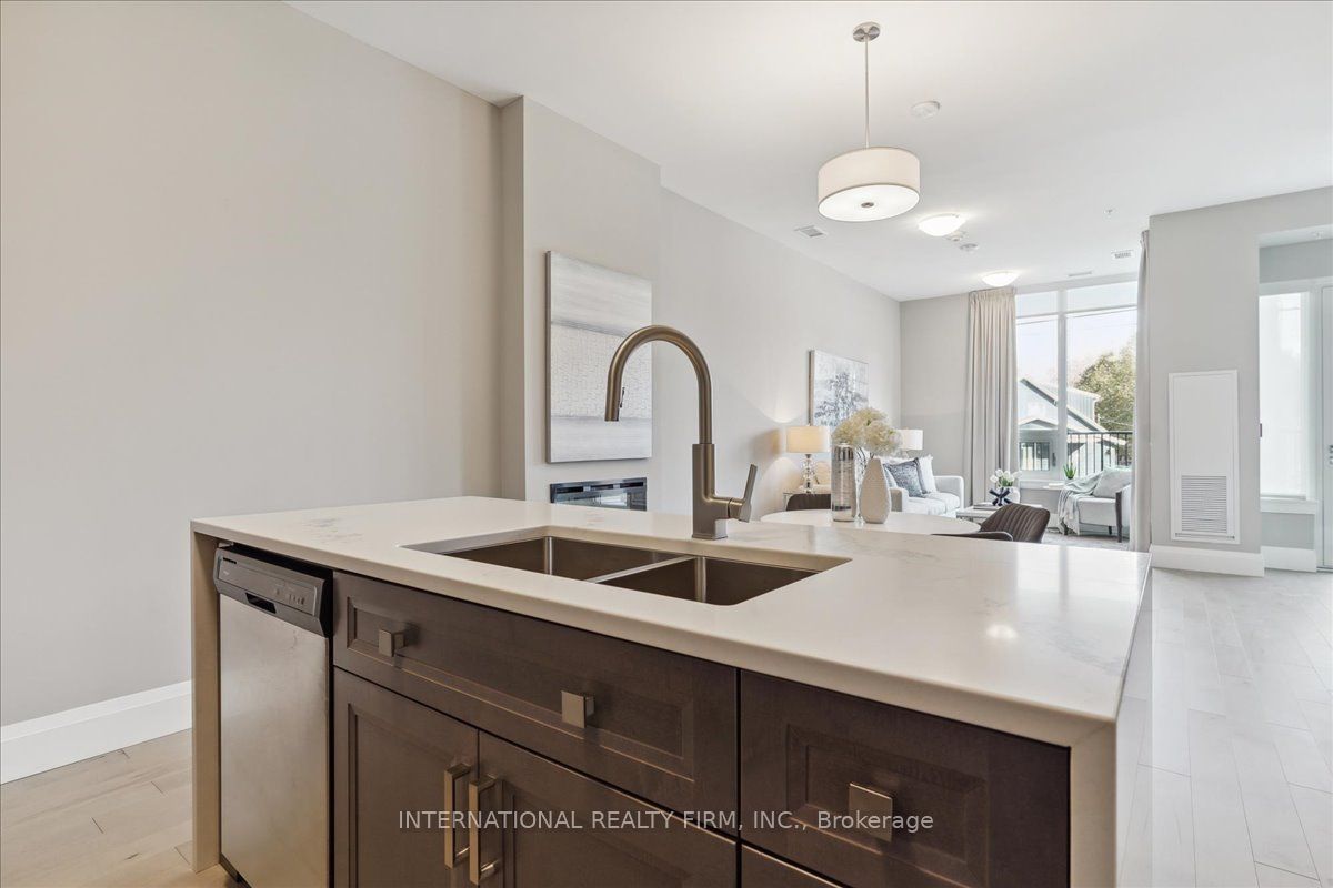 73 Arthur Street S, #101