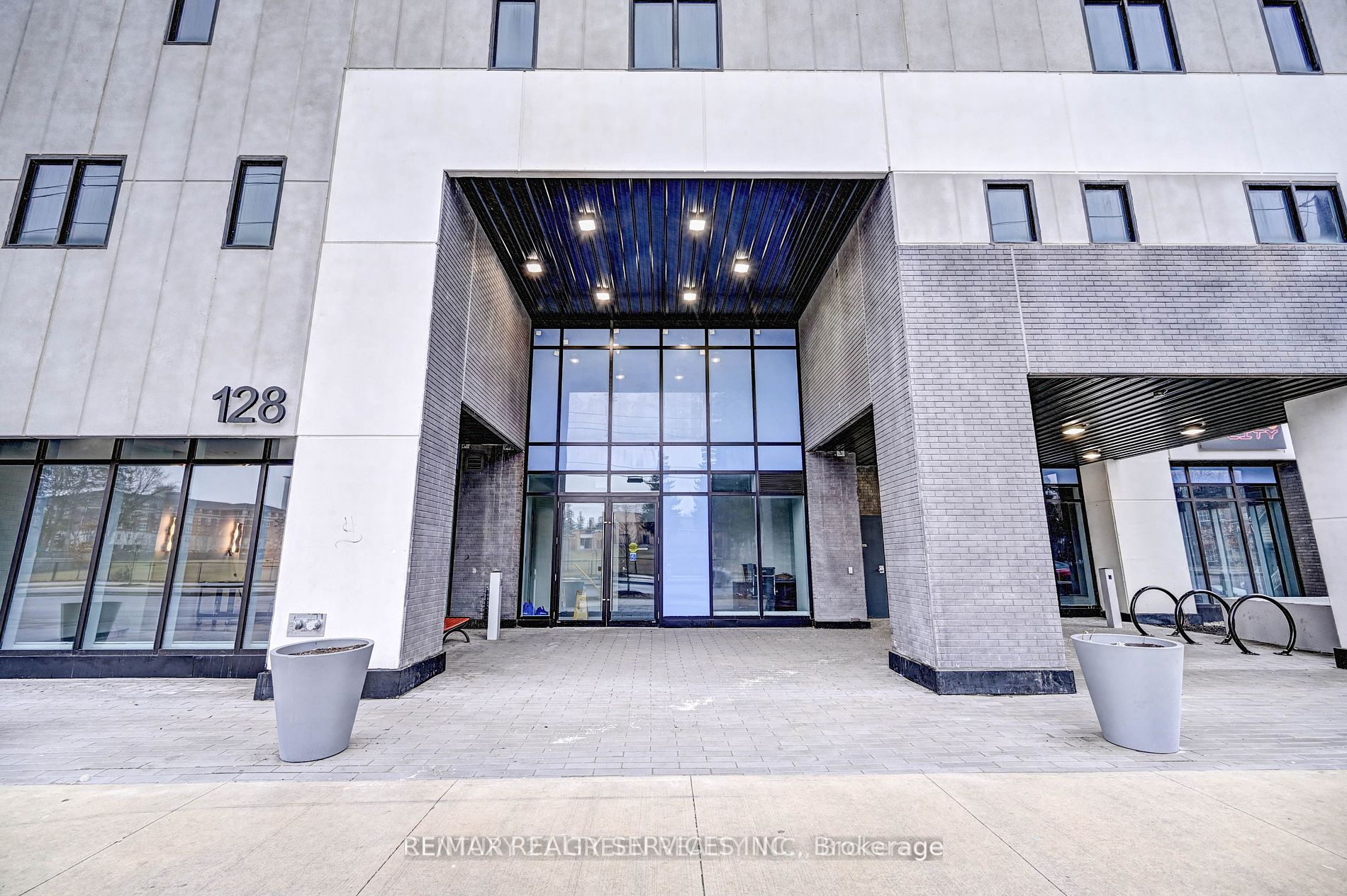 128 King Street N, #1402