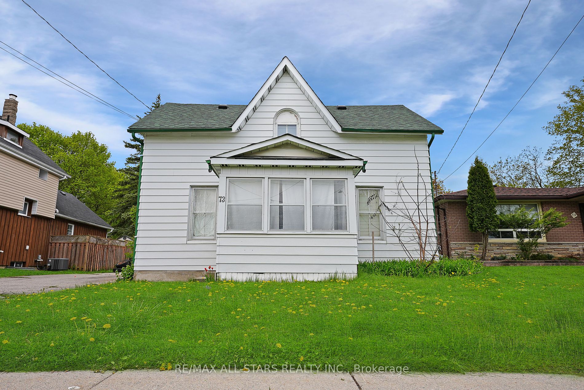 73 Victoria Avenue N