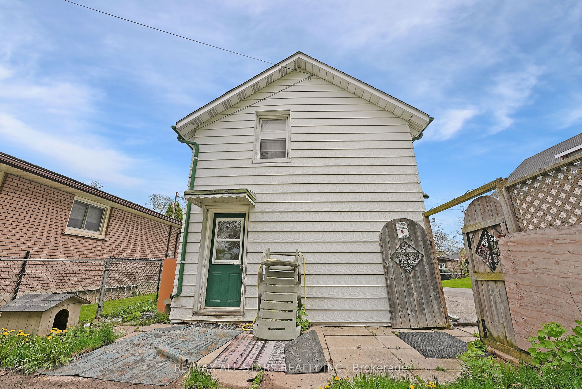 73 Victoria Avenue N
