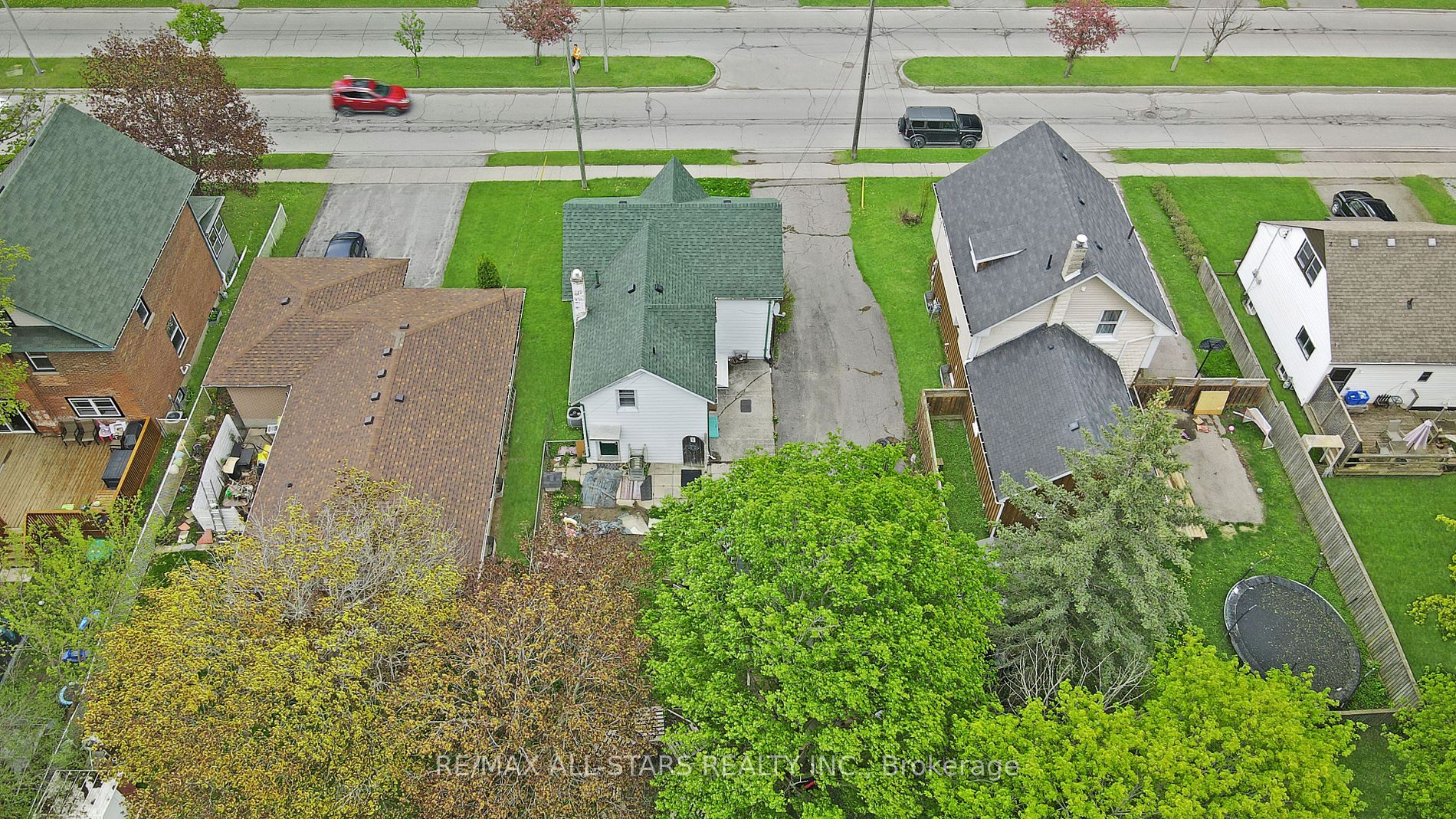 73 Victoria Avenue N