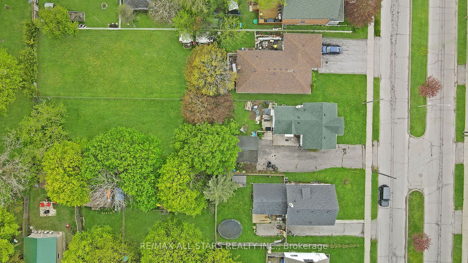 73 Victoria Avenue N