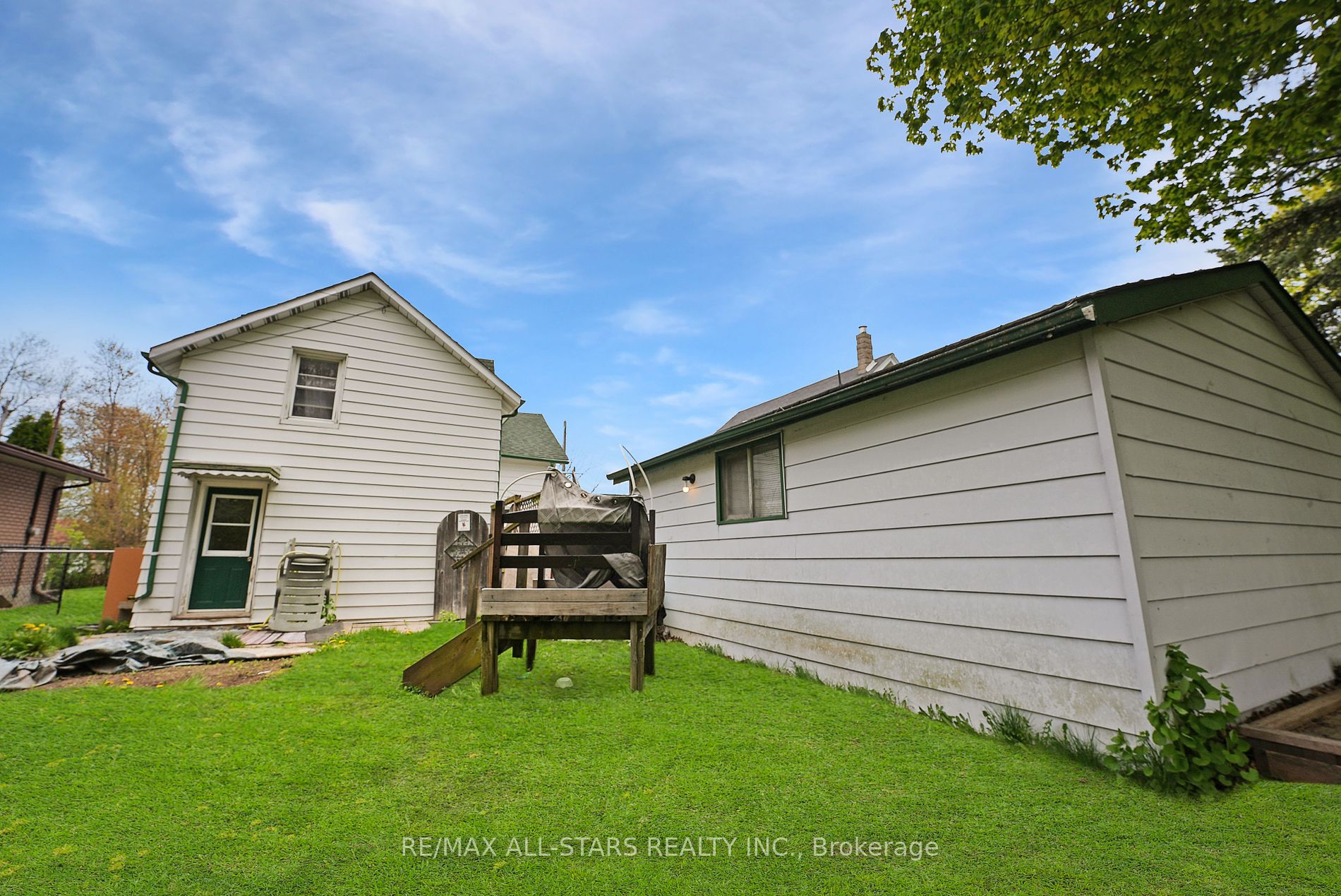 73 Victoria Avenue N
