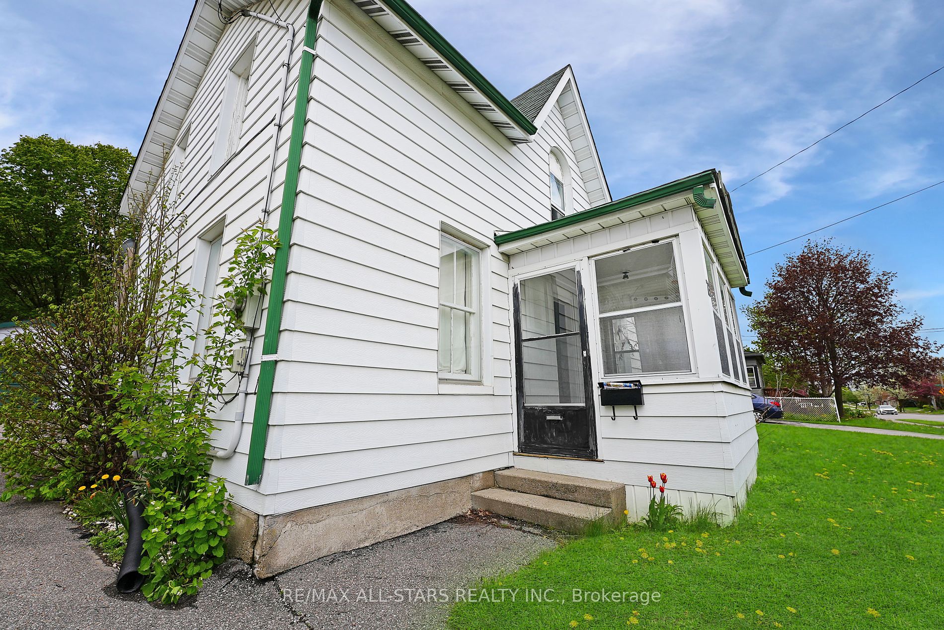 73 Victoria Avenue N