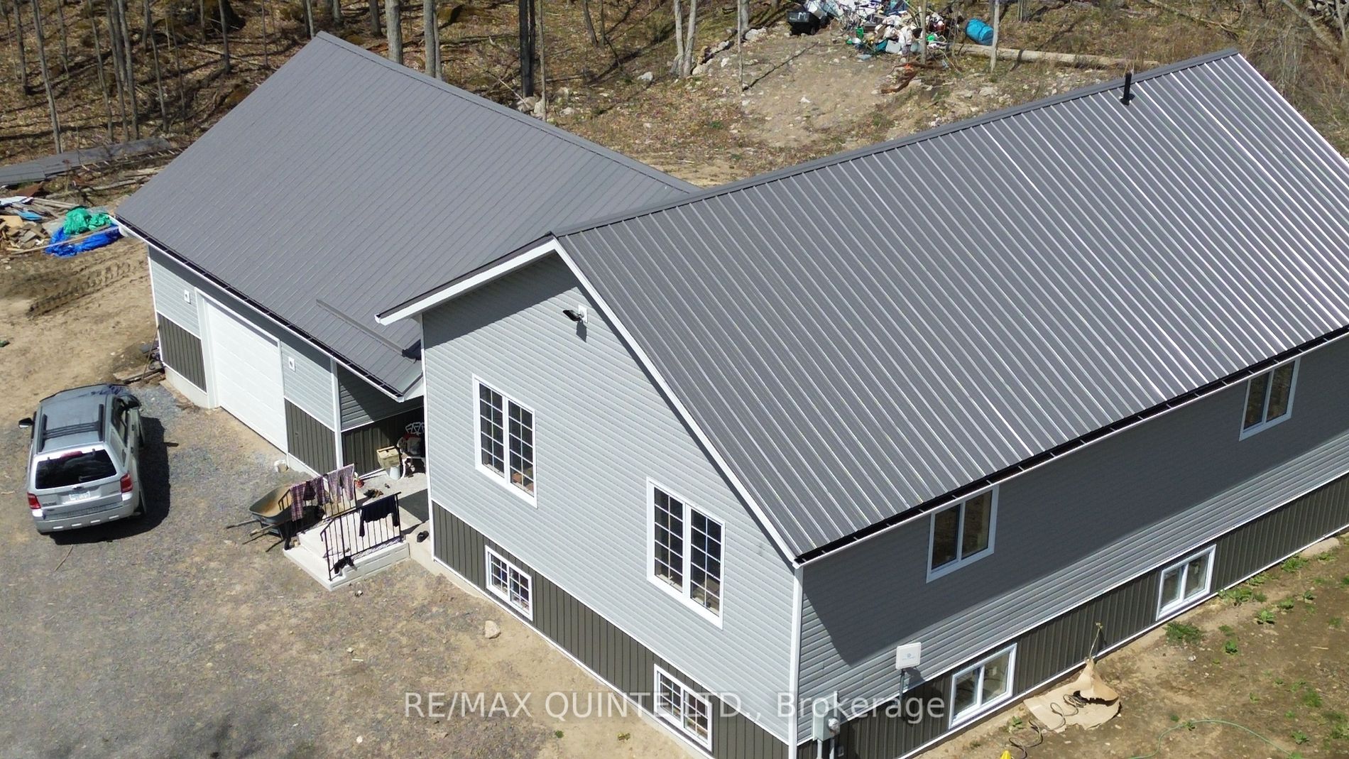 325 Douglas Road W