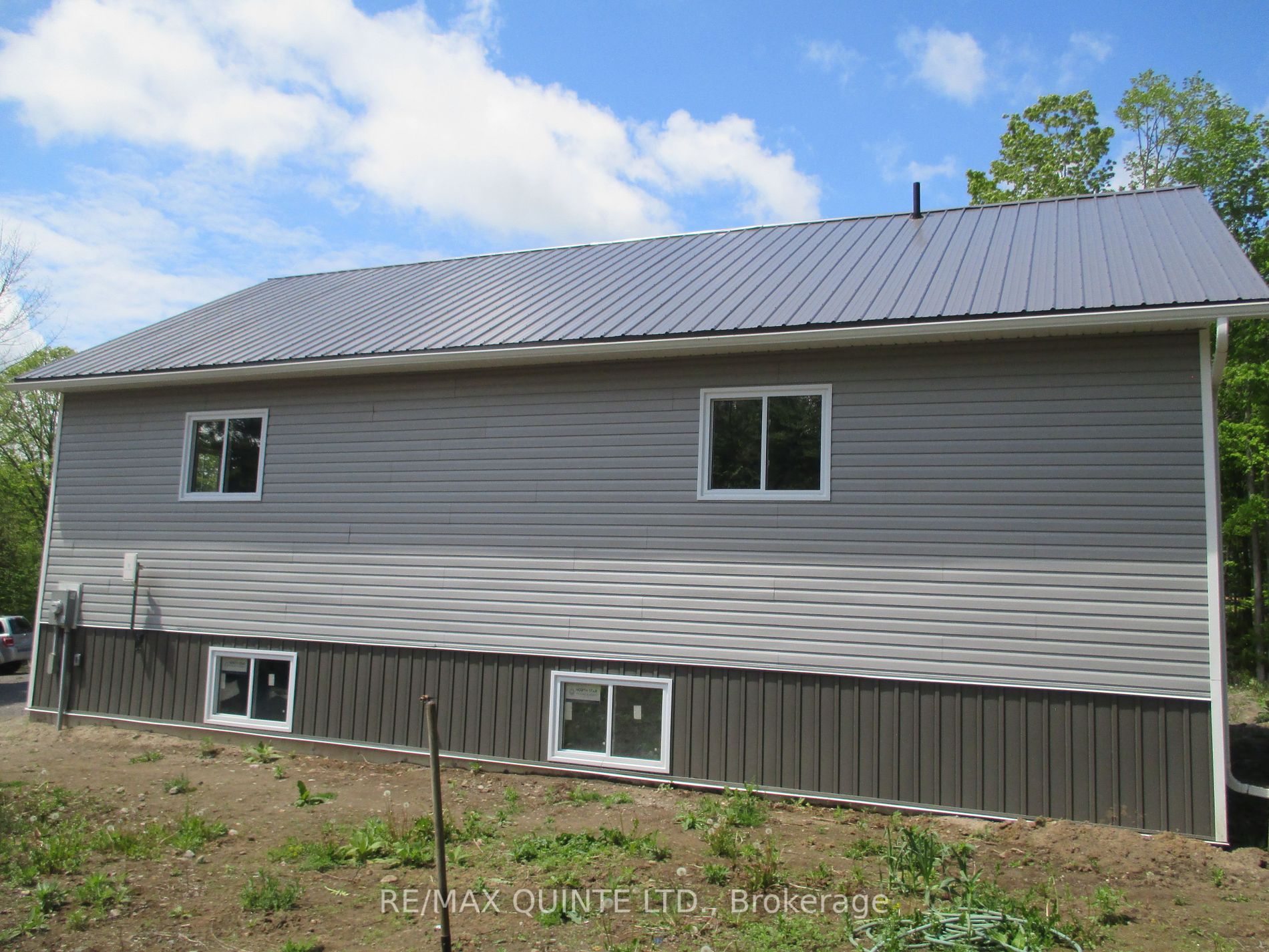 325 Douglas Road W