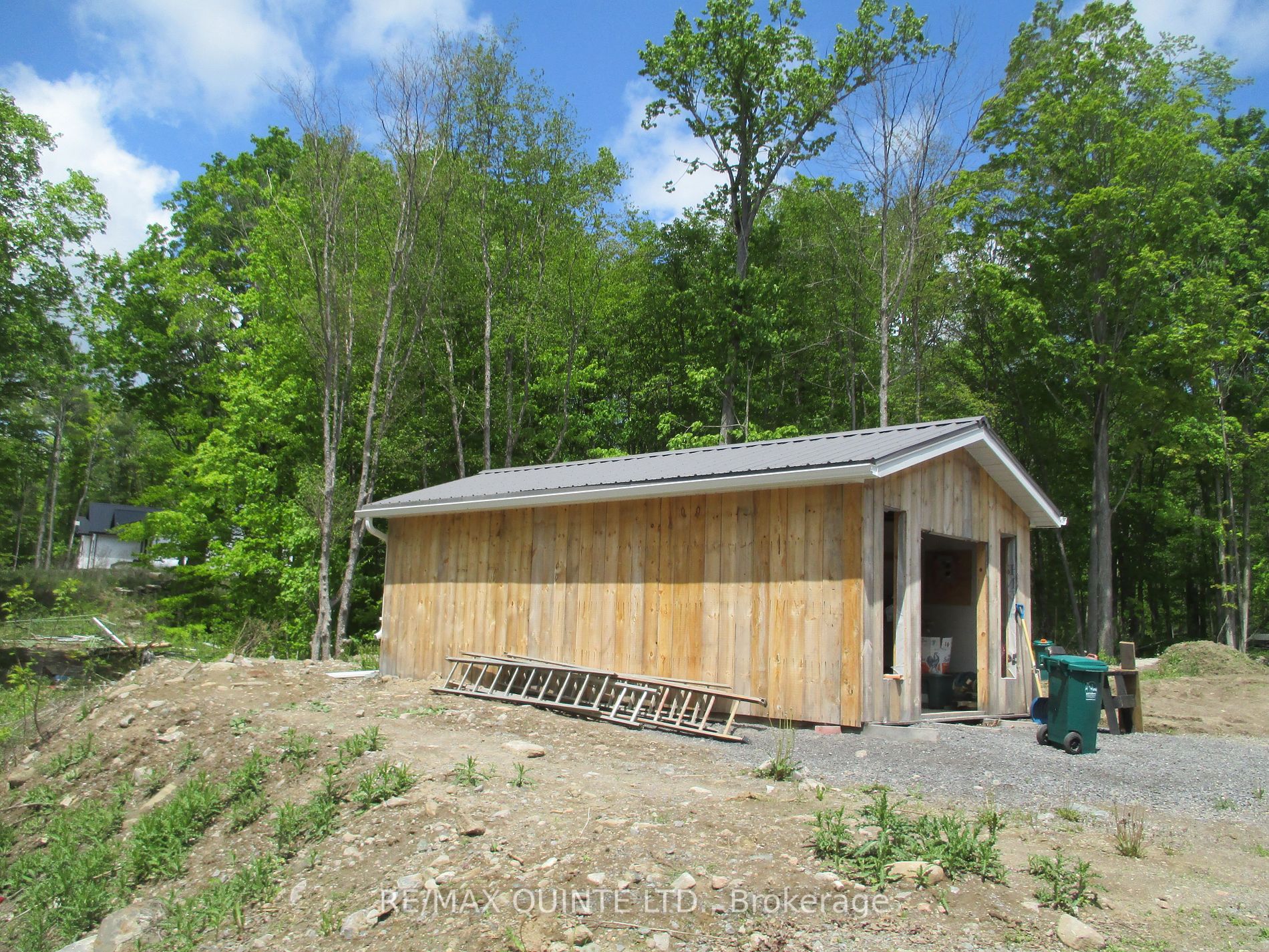 325 Douglas Road W