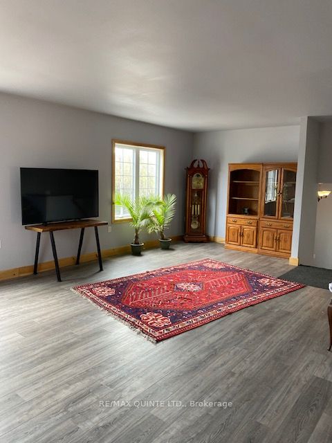 325 Douglas Road W